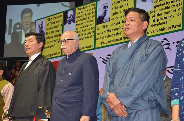Sikyong Dr Lobsang Sangay and Speaker Penpa Tsering with Shri L K Advani, former Deputy Prime Minister of India at the launch of the Tibetan People's Solidarity campaign at Talkatora indoor stadium, New delhi.